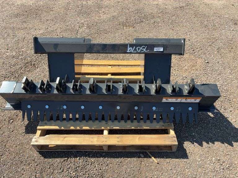 Wolverine Ripper Tooth Wolverine 72in Ripper - Assiter Auctioneers