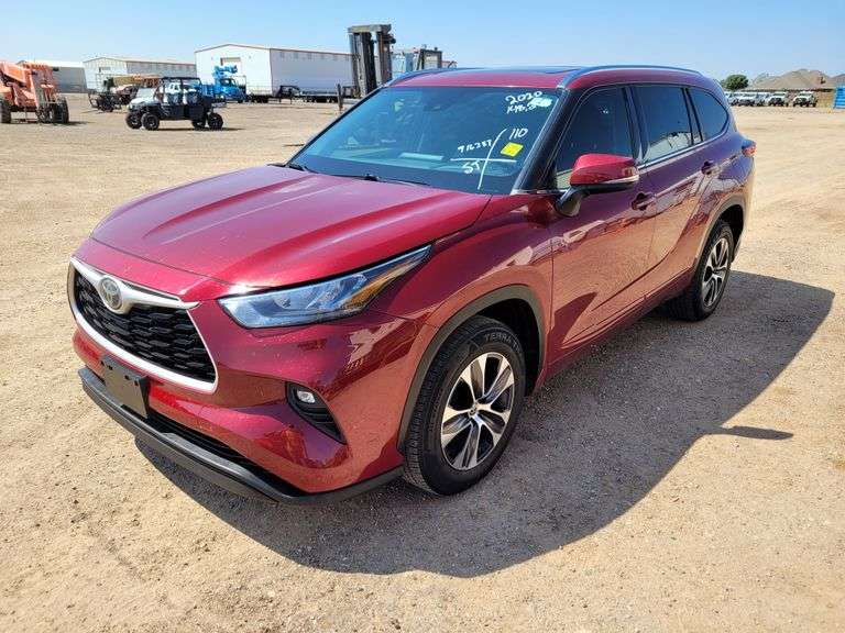 2020  Toyota  Highlander XLE  SUV 4D