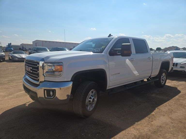 2018  GMC  Sierra 2500 SLE  Crew Cab / LWB / 4D