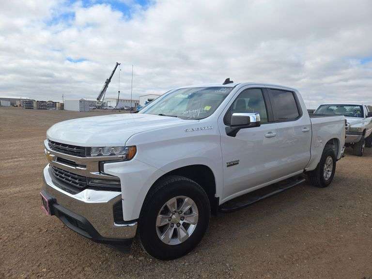 2019  Chevrolet  Silverado 1500 LT  Crew Cab / LWB 4D
