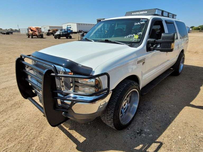 2000  Ford  Excursion XLT  SUV 4D