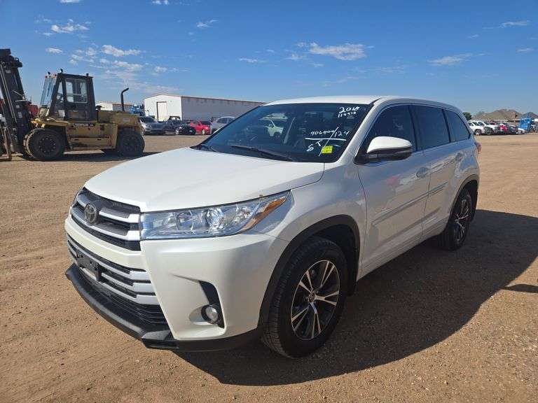2018  Toyota  Highlander LE Plus  SUV 4D