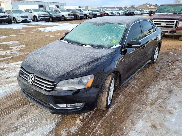 2015  Volkswagen  Passat   Sedan 4D