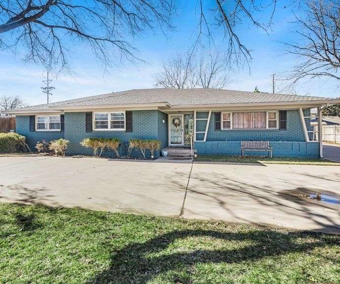 Corner Lot in Wolflin! 