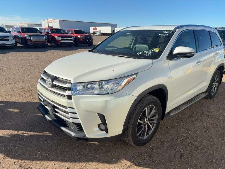 2017 Toyota Highlander SE / XLE SUV 4D