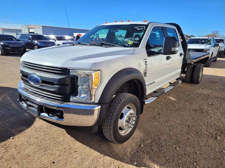 2017 Ford F550 Super Duty Flatbed Truck
