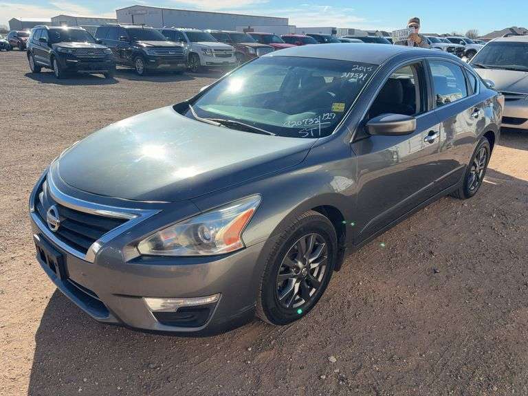 2015 Nissan Altima Base / S / SL / SV / Special Edition Sedan 4D Sedan