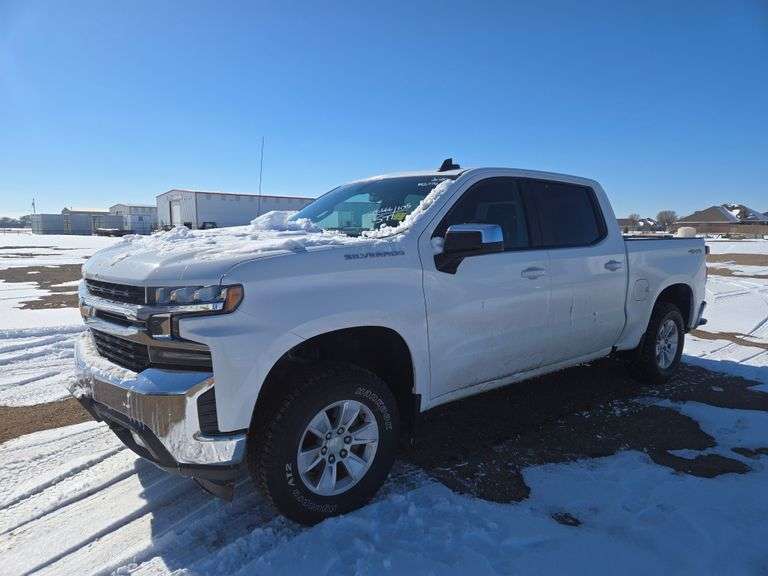 2020  Chevrolet  Silverado 1500 LT  Crew Cab / LWB / 4D