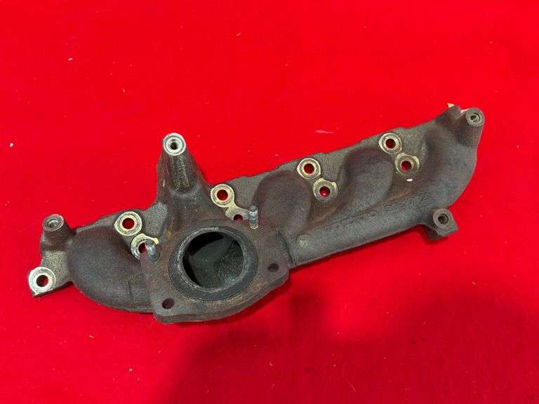 Pair of OEM Volvo Cast Iron Exhaust Manifolds – One Lot – Casting #30637892