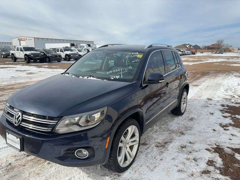 2016  Volkswagen  Tiguan R-Line / S / SE / SEL  SUV 4D