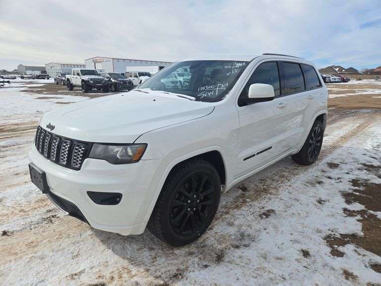2018  Jeep  Grand Cherokee Laredo  SUV 4D