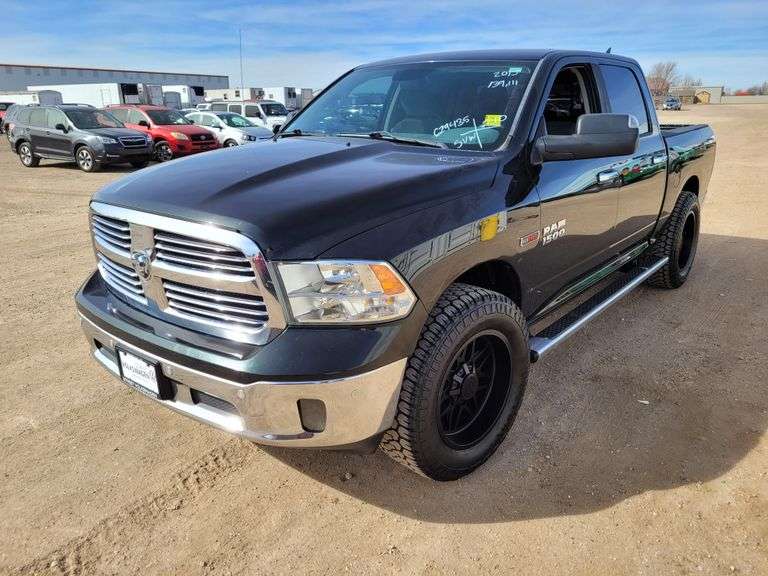 2015 Ram 1500 SLT Crew Cab 4D