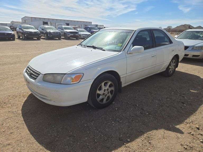 2000 Toyota Camry LE Sedan 4D