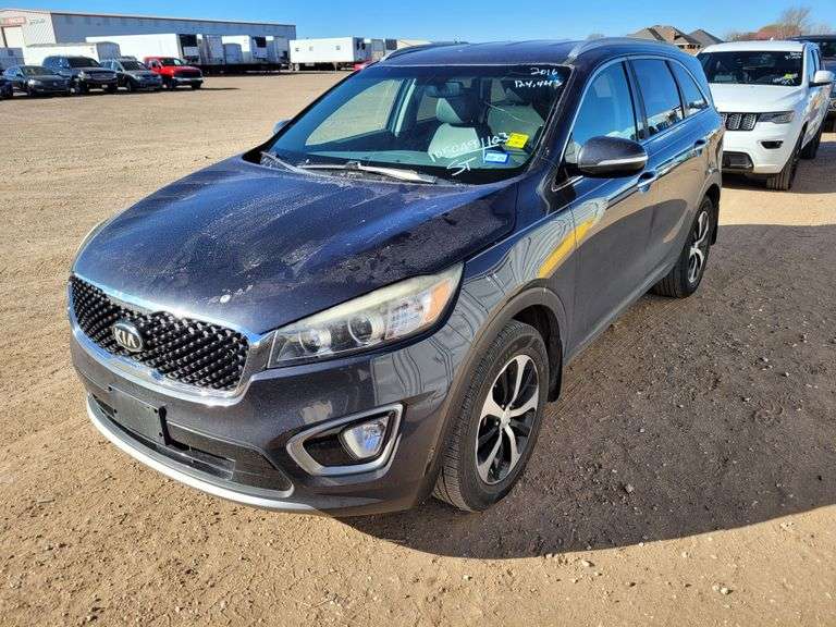2016  Kia  Sorento EX  SUV 4D