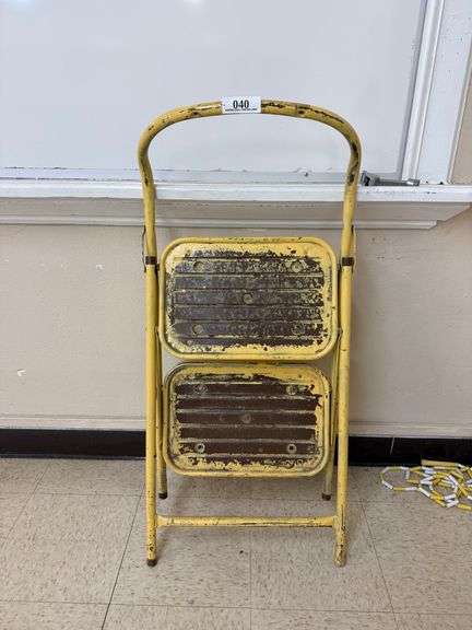 Retro 2 Tier Folding Step Stool