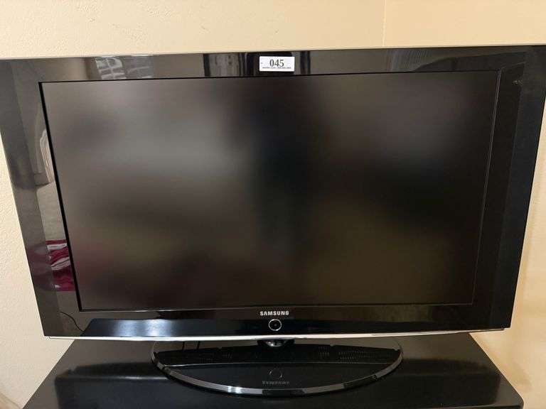 Samsung TV with Base