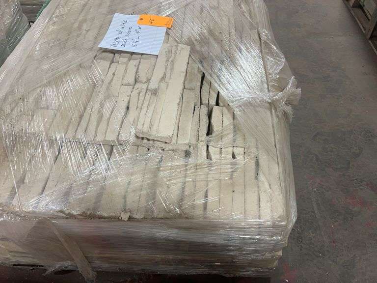 Pallet of White Stack Stone Veneer, 15 1/4"L x 4"W