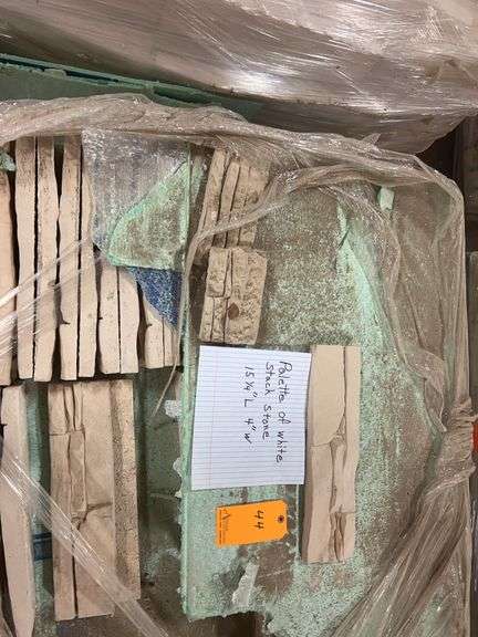 Pallet of White Stacked Stone Veneer Pieces, 15 1/4"L x 4"W