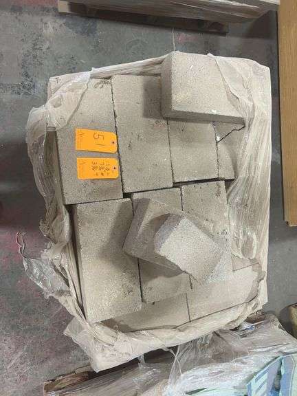 Pallet of Concrete Cap Blocks/Pavers, 15 1/2"L x 7 3/4"W