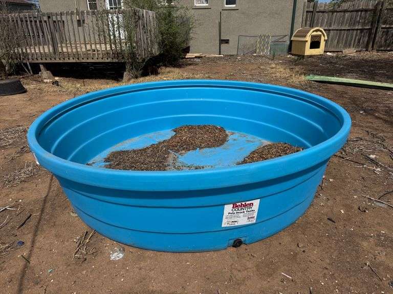 Behlen Country Poly Round Stock Tank w/ Drain Fitting