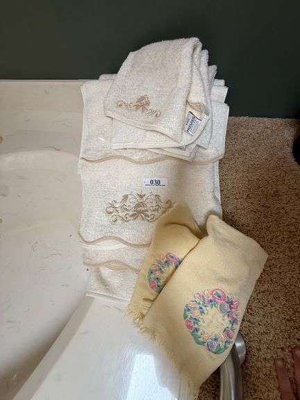 Decorative Bathroom Towels