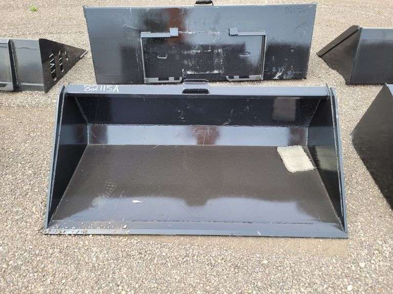 66 in. Bucket With Single Blade