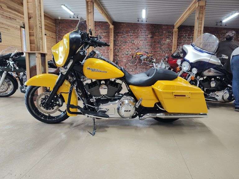 2013 Harley-Davidson FLHX Street Glide Motorcycle