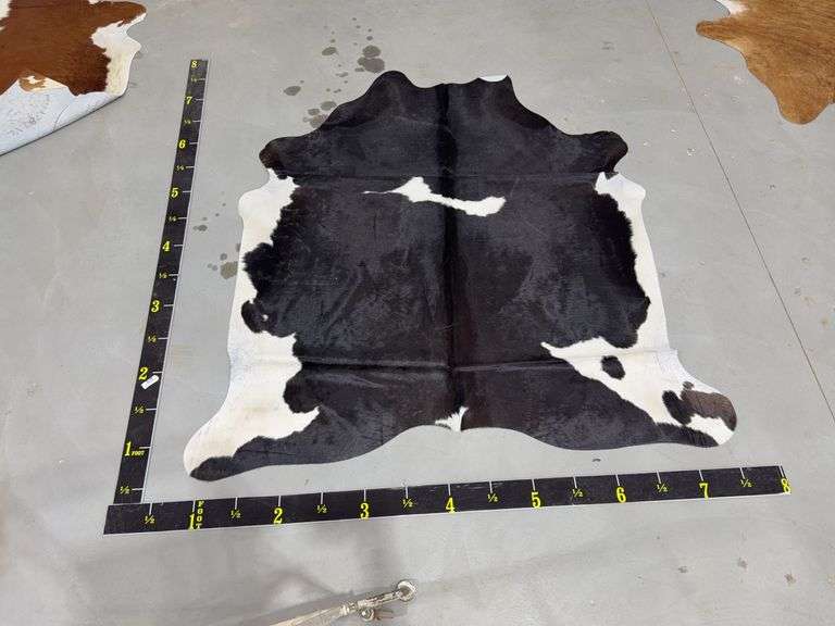 Black and White Hide