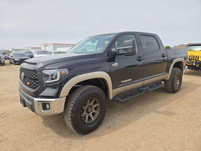 2014  Toyota  Tundra SR5  Crew Cab / Crew Max 4D