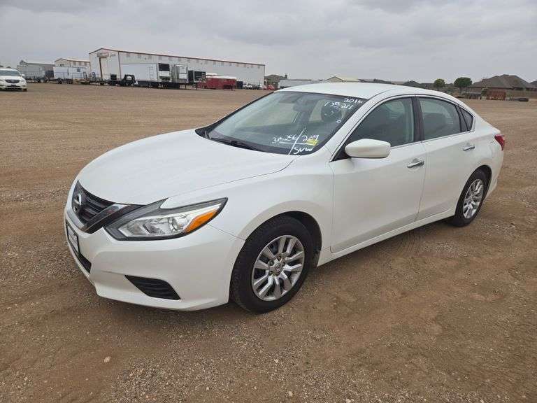 2016  Nissan  Altima Base   Sedan 4D
