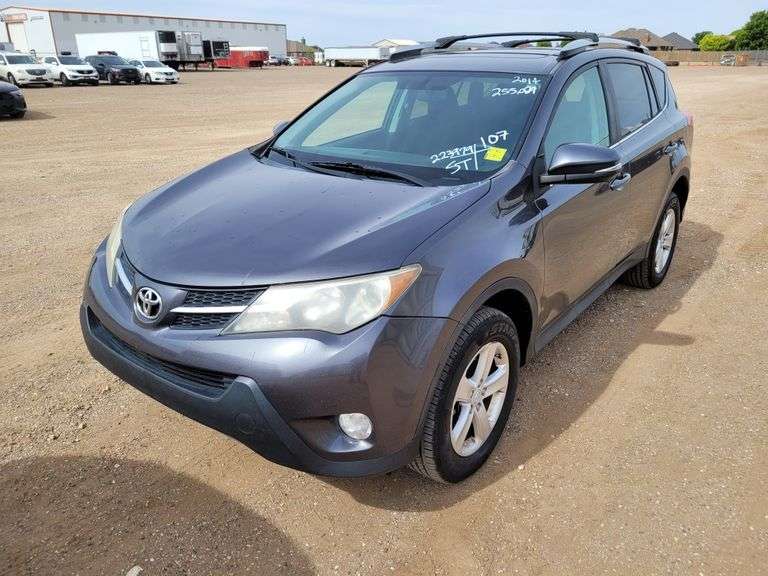 2014  Toyota  RAV4 XLE  SUV 4D