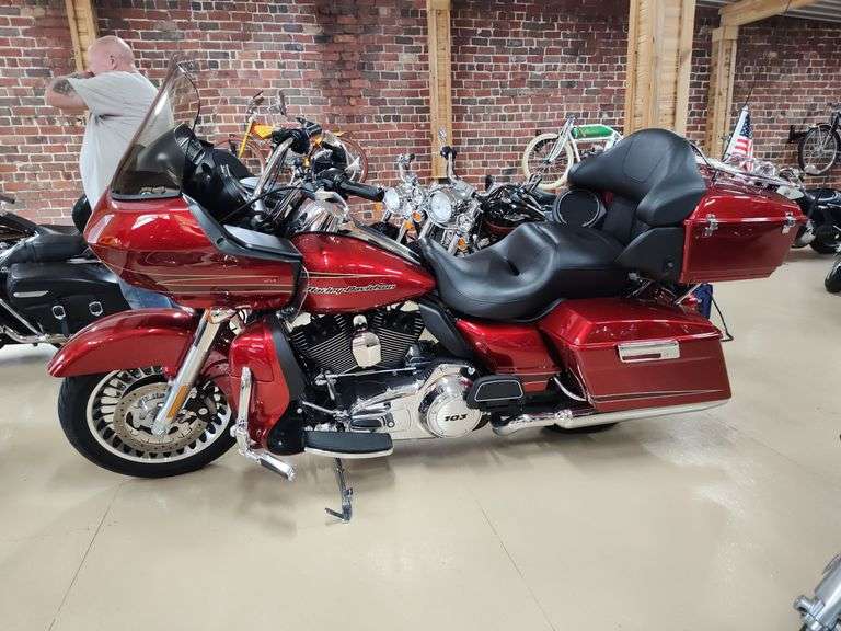 2013 Harley-Davidson FLTRU Road Glide Ultra Motorcycle