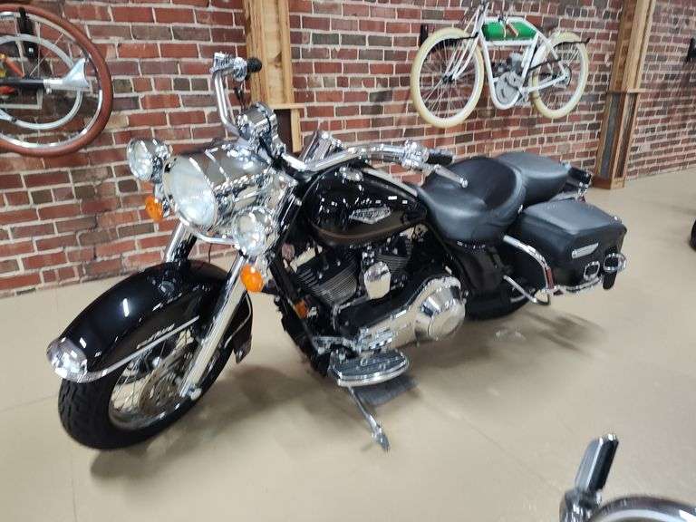 2001 Harley-Davidson FLHRCI Road King Classic Motorcycle