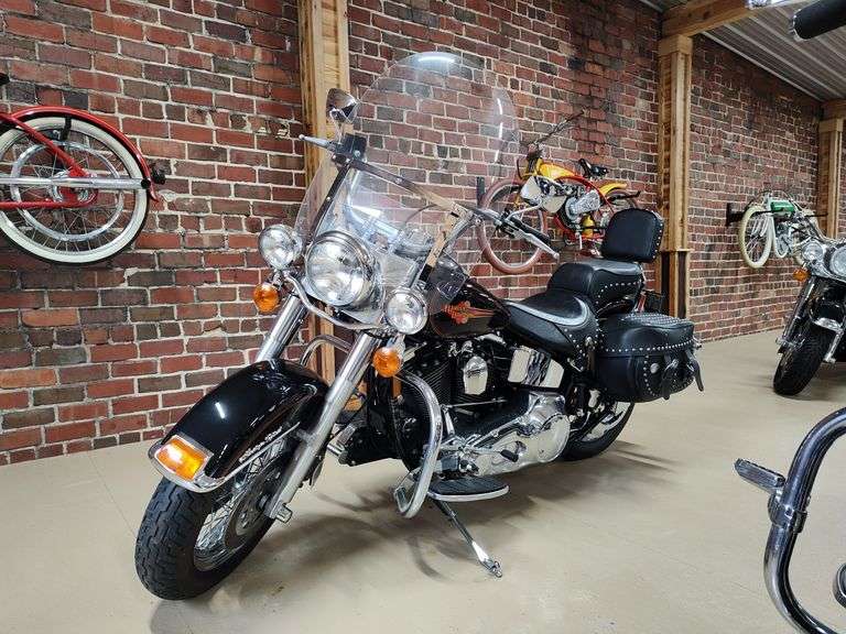 1993  Harley-Davidson  FLSTC Heritage Softail Classic   Motorcycle