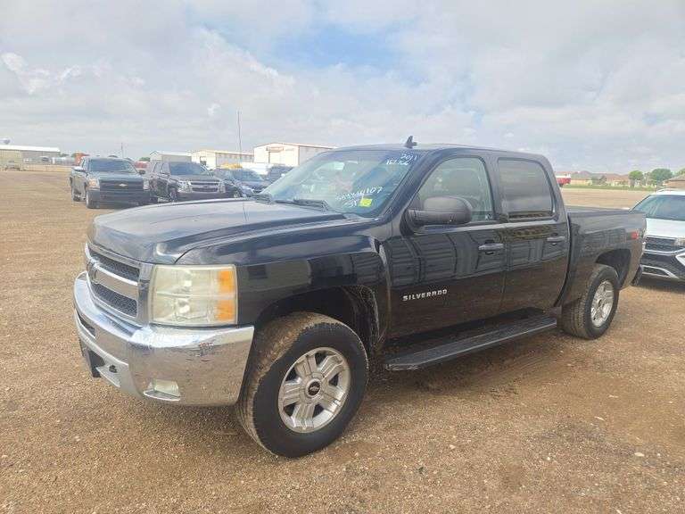 2011  Chevrolet  Silverado 1500 LT  Crew Cab 4D