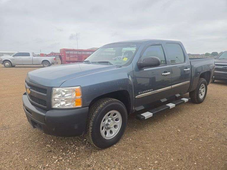 2012  Chevrolet  Silverado 1500 W/T  Crew Cab 4D