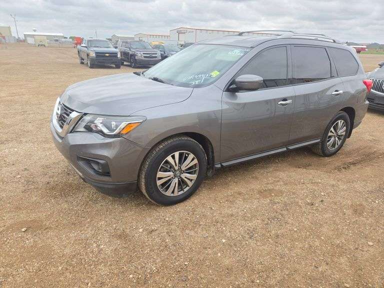 2020  Nissan  Pathfinder S  SUV 4D
