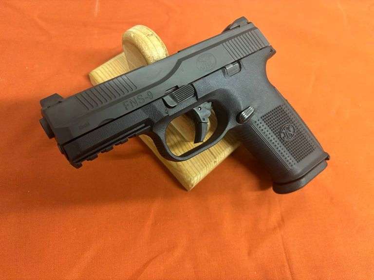 FNH 9mm Handgun FNS-9  9mm   Pistol