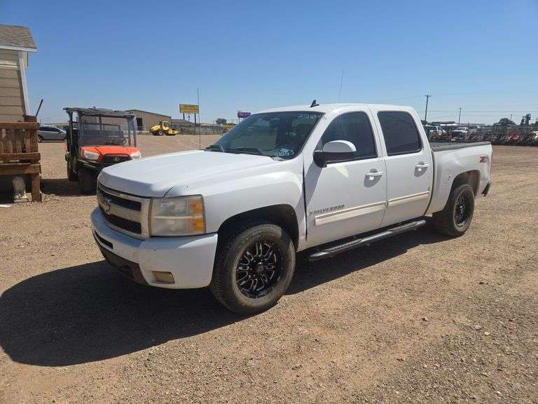 2009  Chevrolet  Silverado 1500 LTZ  Crew Cab 4D