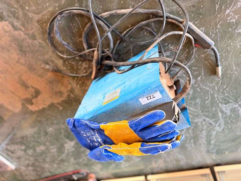 Megane Mig 100 Welder w/ Leads, Torch, Ground Clamp & Gloves
