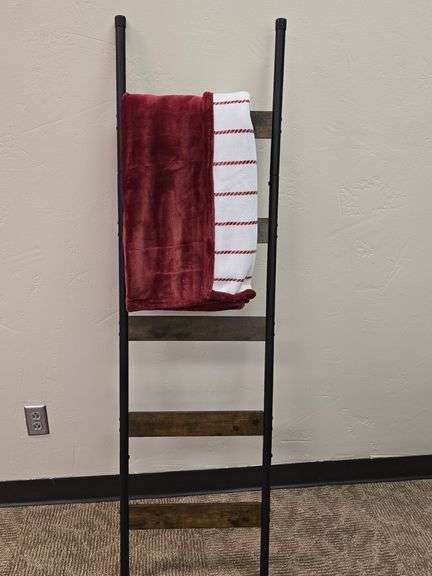 HOOBRO Blanket Ladder + Tommy Hilfiger Plush Throws
