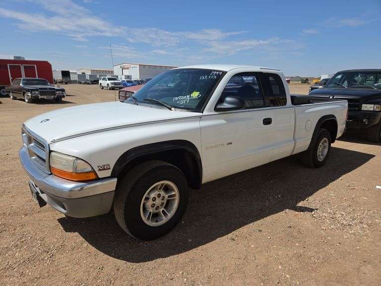1999  Dodge  Dakota SLT  Club Cab 2D