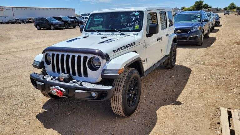 2019  Jeep  Wrangler Unlimited Sahara  SUV 4D