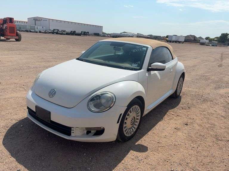 2013 Volkswagen Beetle 2.5L Convertible 2D
