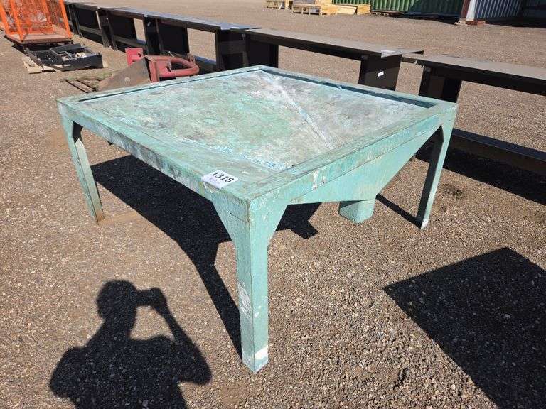 (5' x 5') Tapered Drain Table
