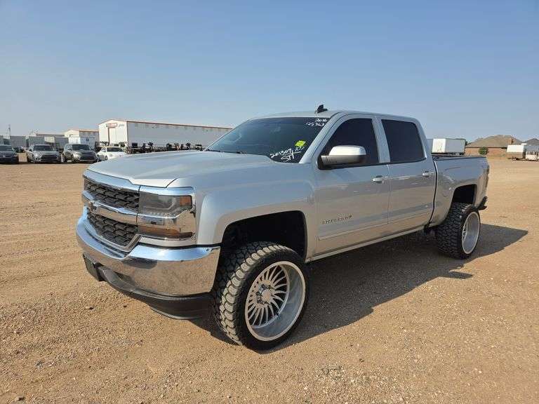 2016 Chevrolet Silverado 1500 LT Crew Cab / SWB 4D