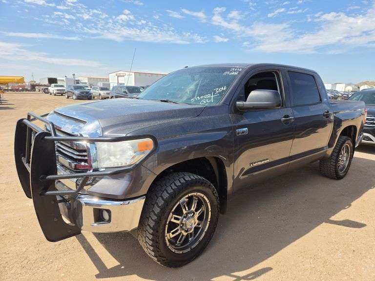 2016  Toyota  Tundra SR5   Crew Cab / 4D