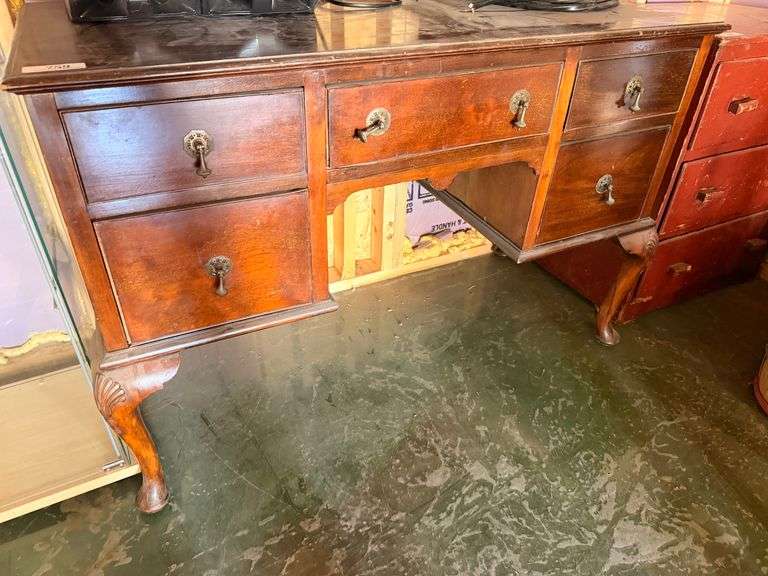 Wood Kneehole Desk w/ 5 Drawers and Queen Anne Legs