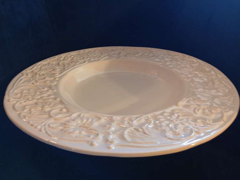 Made in Italy gtb ceramics 17" round serving plate with floral milk glass design