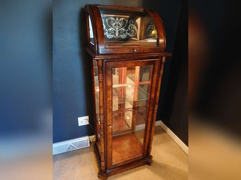 Clean Furniture, Jewelry, Tools, Lenox, Christmas & Collectibles. Hubbard OH